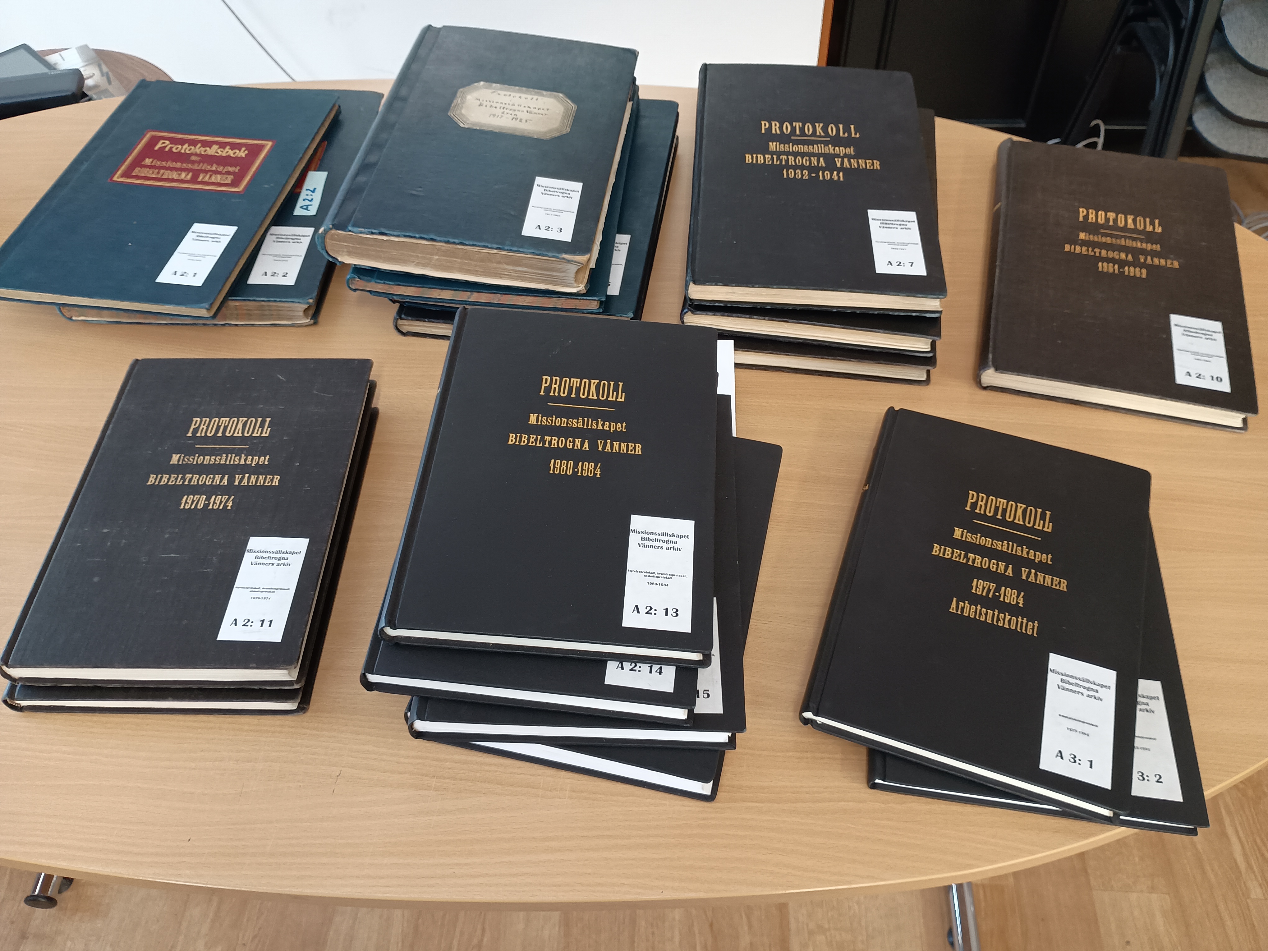 18 inbundna protokollvolymer från Missionssällskapet Bibeltrogna Vänners arkiv